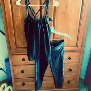 Athleta Sports Bra Tank Top and Capri Leggings Set Black/Gray Size Small